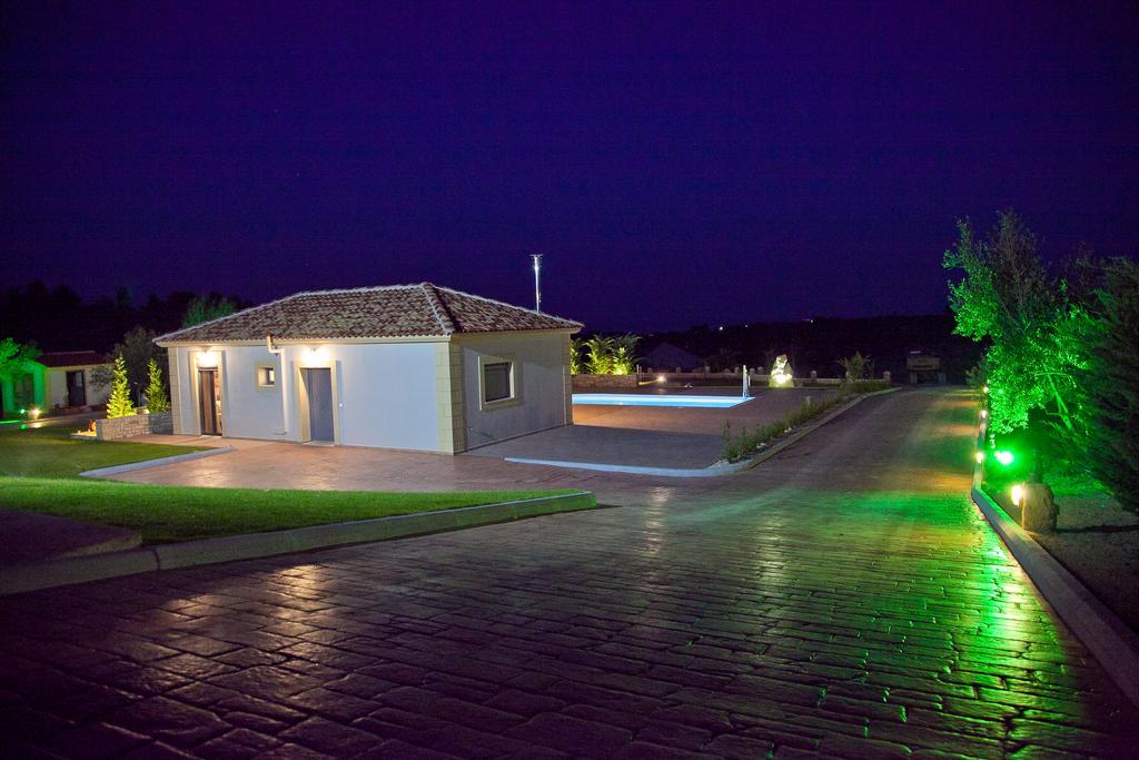 Ameadros Resort Mantzavináta Exterior foto
